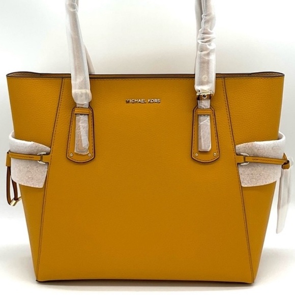 Michael Kors Voyager EW Tote Bag Leather Marigold - Picture 1 of 9